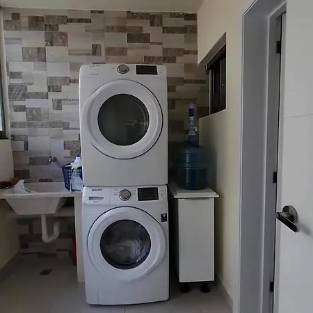 Avec Piscine Chauffee, 3 Et 4 Salles De Bains