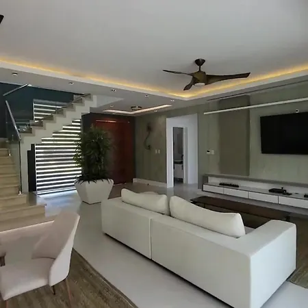 Villa Avec Piscine Chauffee, 3 Et 4 Salles De Bains