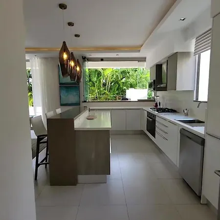 Villa Avec Piscine Chauffee, 3 Et 4 Salles De Bains Cannes