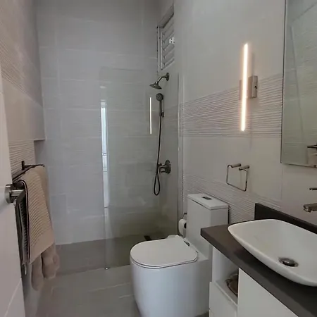 Avec Piscine Chauffee, 3 Et 4 Salles De Bains
