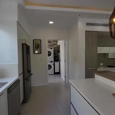 Avec Piscine Chauffee, 3 Et 4 Salles De Bains Villa