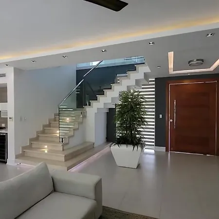 Villa Avec Piscine Chauffee, 3 Et 4 Salles De Bains *