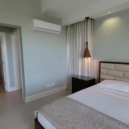 Avec Piscine Chauffee, 3 Et 4 Salles De Bains Villa Cannes