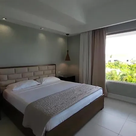 Avec Piscine Chauffee, 3 Et 4 Salles De Bains *