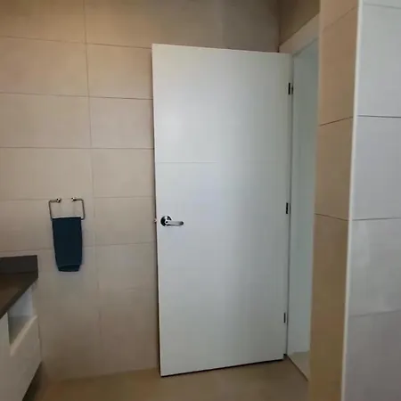 Avec Piscine Chauffee, 3 Et 4 Salles De Bains * Cannes