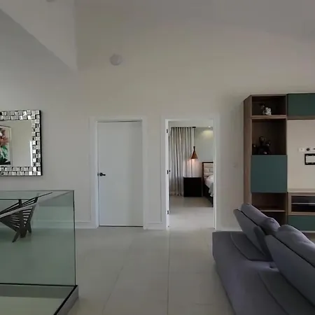 Avec Piscine Chauffee, 3 Et 4 Salles De Bains Villa *
