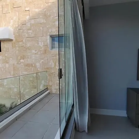 Villa Avec Piscine Chauffee, 3 Et 4 Salles De Bains Cannes