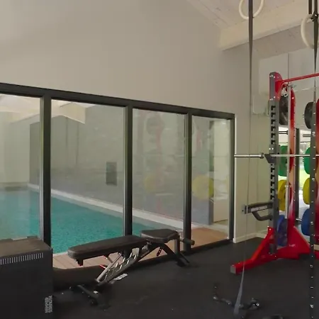 Avec Piscine Chauffee, 3 Et 4 Salles De Bains *