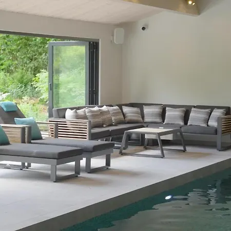 Avec Piscine Chauffee, 3 Et 4 Salles De Bains * Cannes