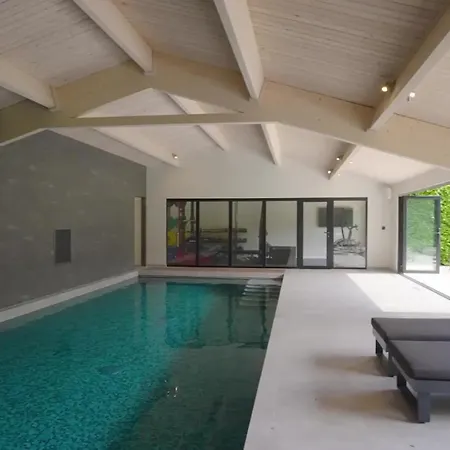 Avec Piscine Chauffee, 3 Et 4 Salles De Bains