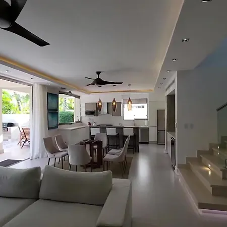 Avec Piscine Chauffee, 3 Et 4 Salles De Bains Villa Cannes