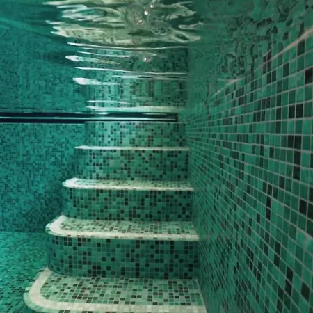 Avec Piscine Chauffee, 3 Et 4 Salles De Bains Cannes